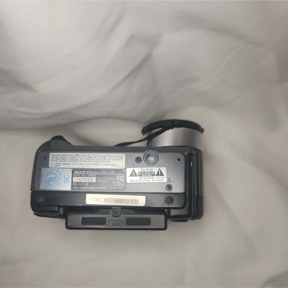 Sony Cyber-shot DSC-S30 1.3MP Digital Camera